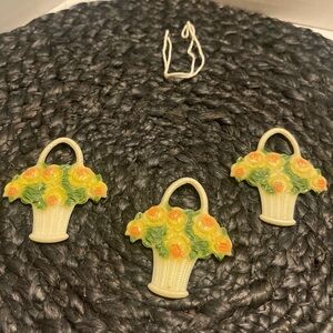 Vintage 1940s/1950s shade pulls basket of flowers/roses